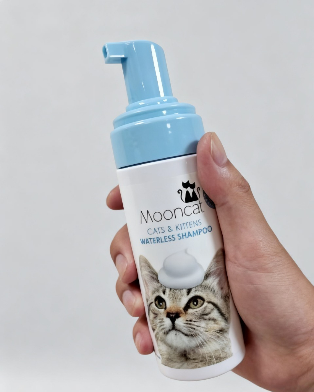 Mooncat Waterless Shampoo for Cats and Brush Kit - 5 oz for Shorthair Cats