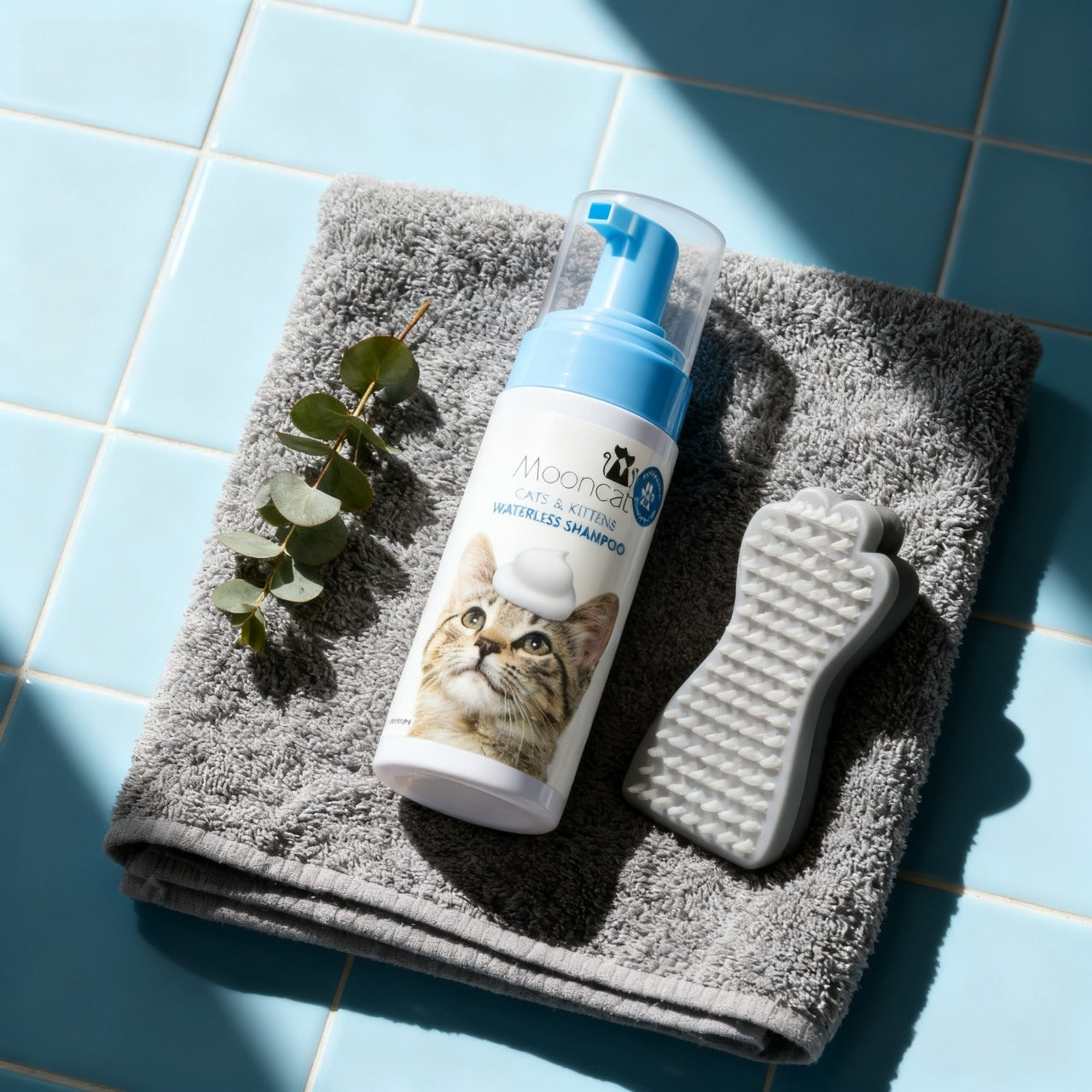 Mooncat® Waterless Shampoo for Shorthair Cats and Brush Kit - 5 oz